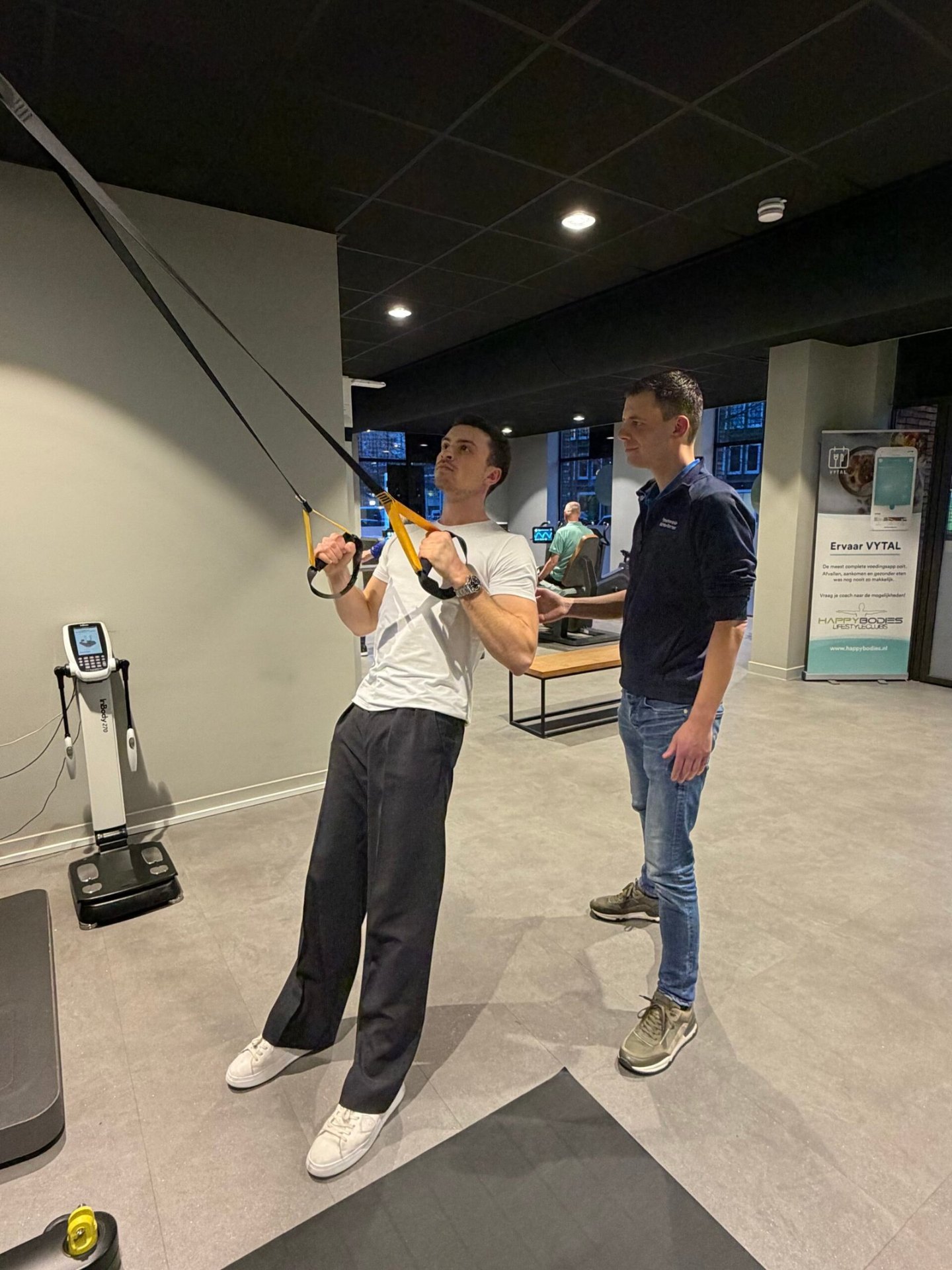 Sports physiotherapy at our physiotherapy practice in Eindhoven, TRX training and rehabilitation